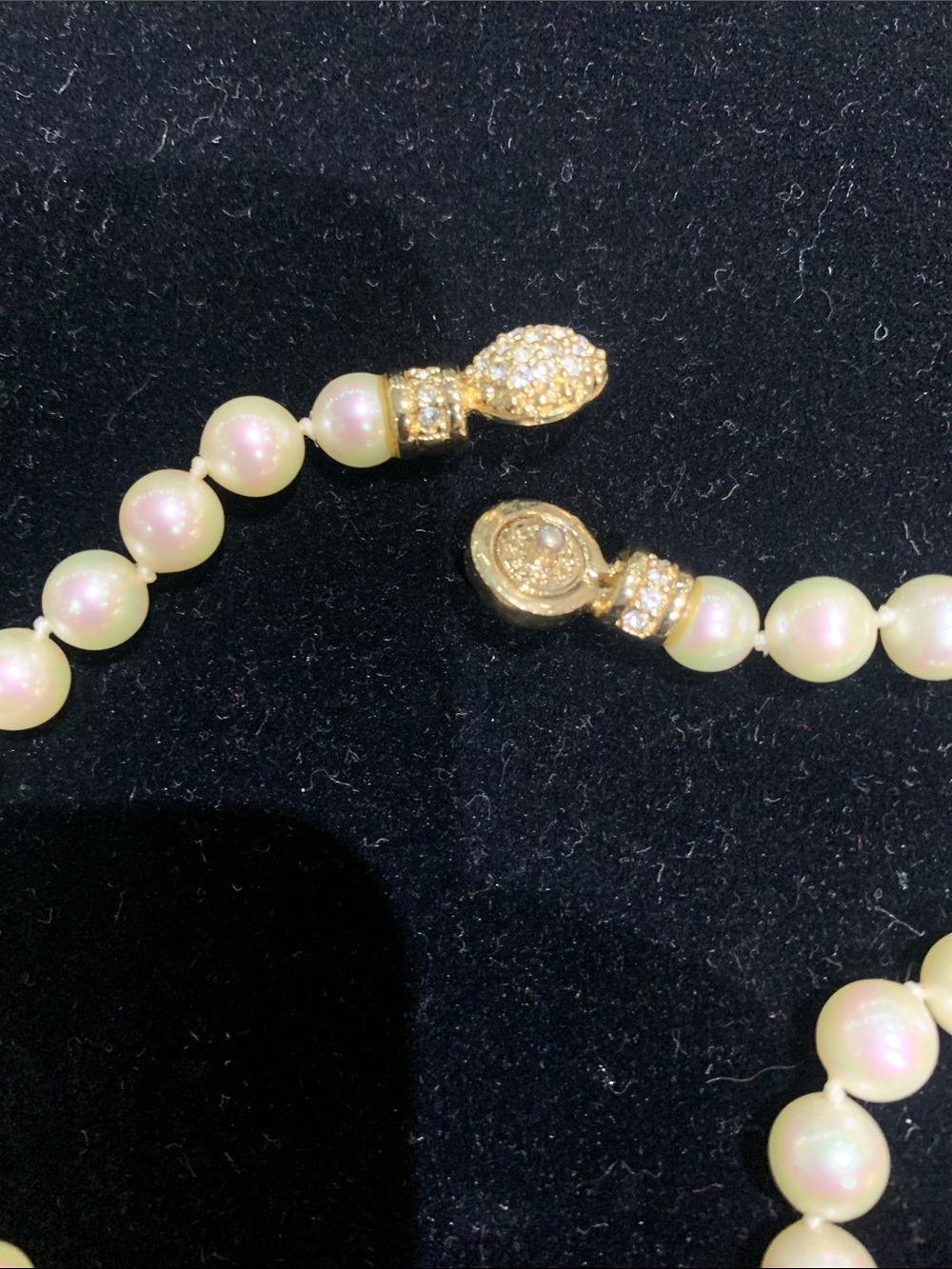 Classic Pearl Bead Necklace in Cream with Gold Clasp - Picture 4 of 4